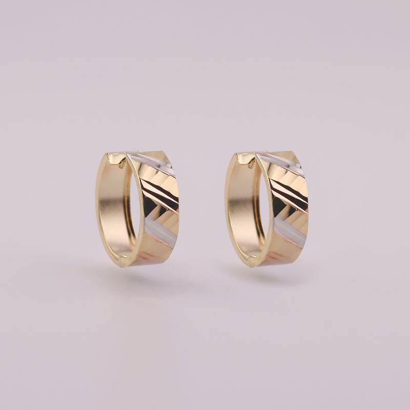 Aretes Huggie Ancho Diamant. 3tnos 14k 2.7g