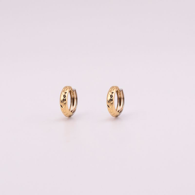 Aretes Huggies Dos Tonos Con Diseño 14k 1.2g