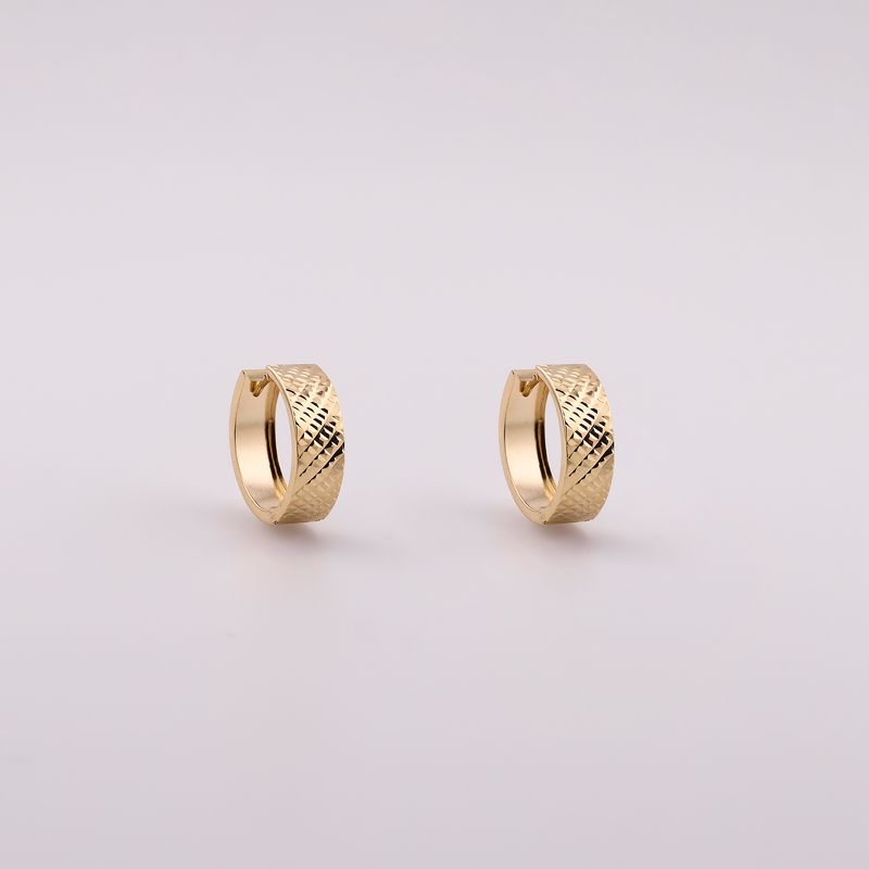 Aretes Huggie Ancho Chico Diamant.   14k 2.2g