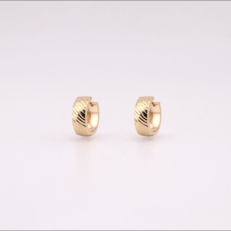 Aretes Huggie Ancho Diamant.   14k 2.3g