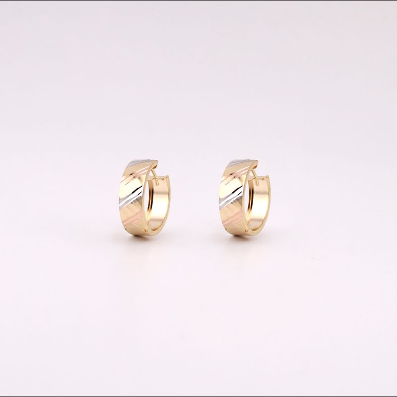 Aretes Huggie Ancho Diamant. 3tnos 14k 2.7g