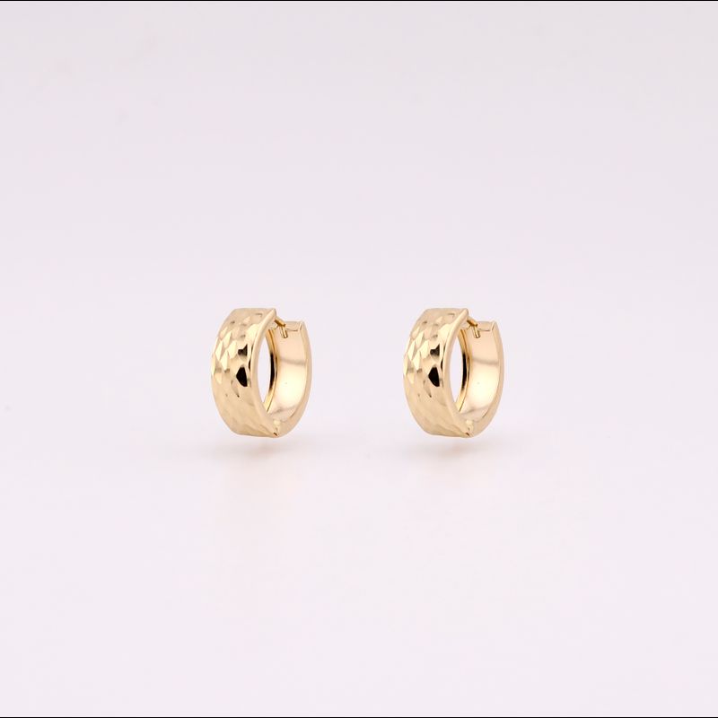 Aretes Huggie Ancho Diamant.   14k 2.2g