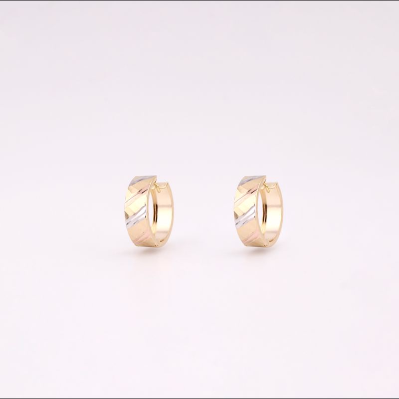 Aretes Huggie Ancho Diamant. 3tnos 14k 2.7g