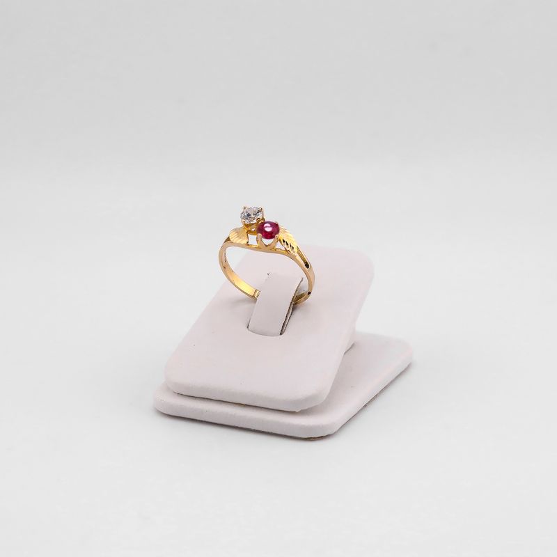 Anillo Hojas C/p Roja Y Bca. 14k 2.1g #8.5